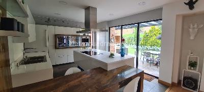 Casa de 5 alcobas en venta en San Jose De Bavaria, Bogotá, 400 m² · foto 4 de 14