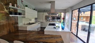 Casa de 5 alcobas en venta en San Jose De Bavaria, Bogotá, 400 m² · foto 7 de 14