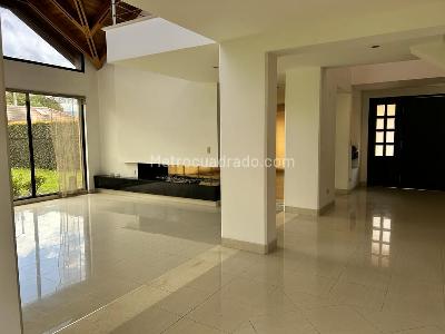 Casa en venta en San Jose De Bavaria, Bogotá · foto 2 de 17
