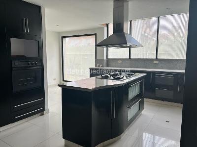 Casa en venta en San Jose De Bavaria, Bogotá · foto 8 de 17
