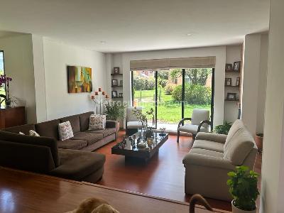 Casa de 3 alcobas en venta en San Jose De Bavaria, Bogotá, 400 m² · foto 2 de 12
