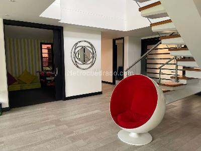Casa de 4 alcobas en venta en San Jose De Bavaria, Bogotá, 560 m² · foto 2 de 15