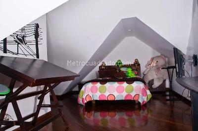 Casa de 3 alcobas en venta en San Jose De Bavaria, Bogotá, 350 m² · foto 11 de 14