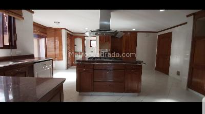 Casa de 4 alcobas en venta en San Jose De Bavaria, Bogotá, 500 m² · foto 4 de 11