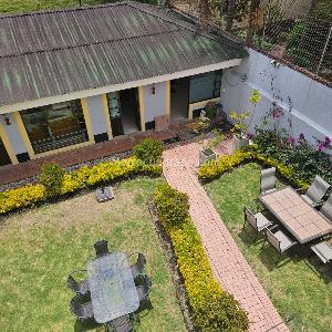Casa de 5 alcobas en venta en San Jose De Bavaria, Bogotá, 650 m² · foto 2 de 19