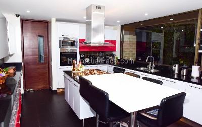 Casa de 4 alcobas en venta en San Jose De Bavaria, Bogotá, 322 m² · foto 6 de 16