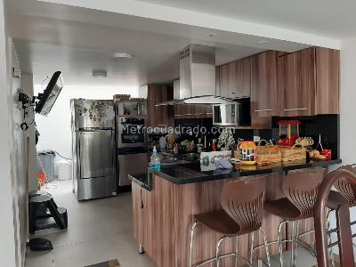 Casa de 3 alcobas en venta en San Jose De Bavaria, Bogotá, 152 m² · foto 3 de 5