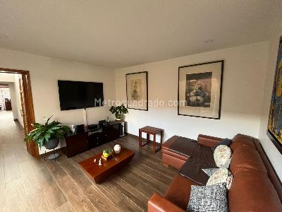 Casa de 3 alcobas en venta en San Jose De Bavaria, Bogotá, 280 m² · foto 2 de 4