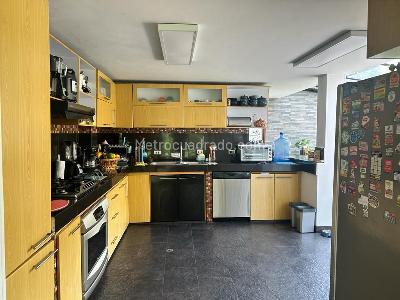 Casa de 4 alcobas en venta en San Jose De Bavaria, Bogotá, 400 m² · foto 3 de 5