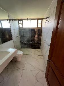 Casa de 5 alcobas en arriendo en San Jose De Bavaria, Bogotá, 350 m² · foto 14 de 20