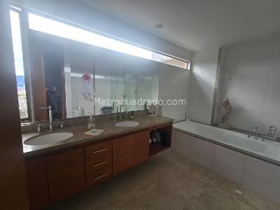 Apartamento de 3 alcobas en venta en Altos De Sotileza, Bogotá, 240 m² · foto 15 de 20