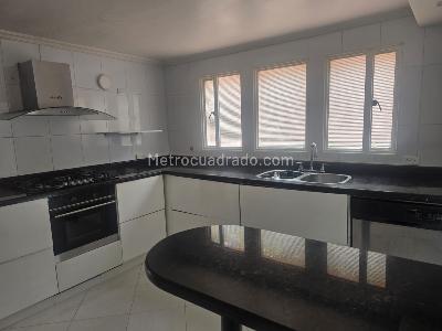 Casa de 4 alcobas en venta en San Jose De Bavaria, Bogotá, 245 m² · foto 10 de 19