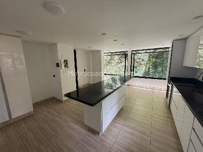 Apartamento de 3 alcobas en venta en Los Rosales, Bogotá, 250 m² · foto 10 de 10