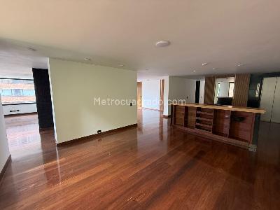 Apartamento de 3 alcobas en venta en Los Rosales, Bogotá, 250 m² · foto 3 de 10