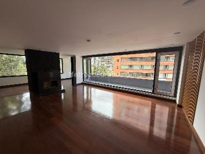 Apartamento de 3 alcobas en venta en Los Rosales, Bogotá, 250 m² · foto 4 de 10