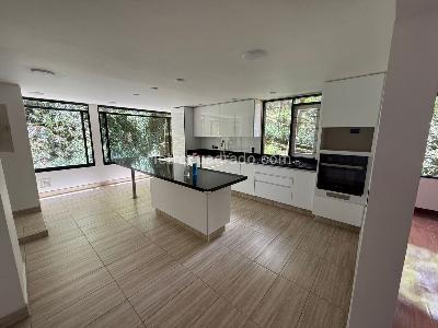 Apartamento de 3 alcobas en venta en Los Rosales, Bogotá, 250 m² · foto 5 de 10