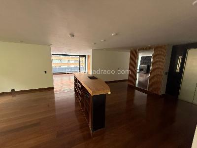 Apartamento de 3 alcobas en venta en Los Rosales, Bogotá, 250 m² · foto 6 de 10