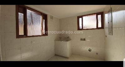 Casa de 5 alcobas en venta en San Jose De Bavaria, Bogotá, 500 m² · foto 6 de 10