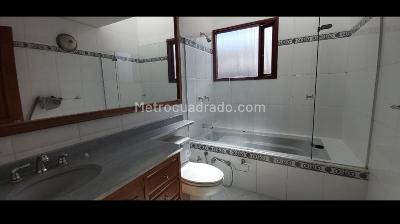 Casa de 5 alcobas en venta en San Jose De Bavaria, Bogotá, 500 m² · foto 7 de 10
