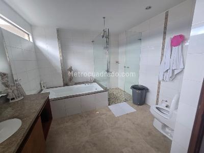 Apartamento de 4 alcobas en venta en Cerros De Oriente, Bogotá, 220 m² · foto 6 de 14