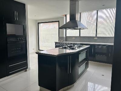 Casa en venta en San Jose De Bavaria, Bogotá · foto 2 de 13