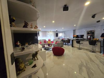 Apartamento de 3 alcobas en venta en Los Rosales Reservado, Bogotá, 175 m² · foto 3 de 13