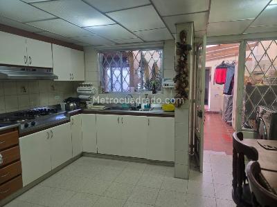 Casa de 4 alcobas en venta en Bulevar Las Villas, Bogotá, 257 m² · foto 2 de 11