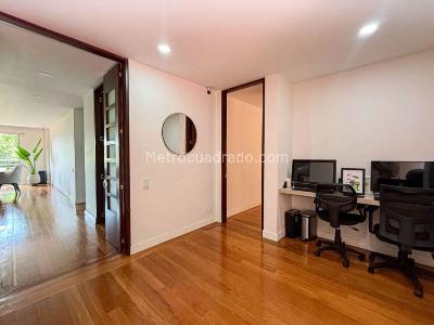 Apartamento de 4 alcobas en venta en Balcones De Lindaraja, Bogotá, 238 m² · foto 9 de 13