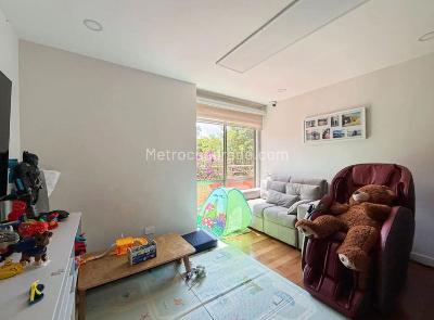 Apartamento de 4 alcobas en venta en Balcones De Lindaraja, Bogotá, 238 m² · foto 7 de 13