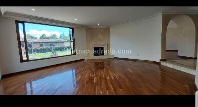 Casa de 4 alcobas en venta en San Jose De Bavaria, Bogotá, 520 m² · foto 2 de 13