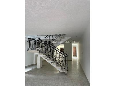 Casa de 5 alcobas en venta en Champagnat, Cali, 400 m² · foto 2 de 20
