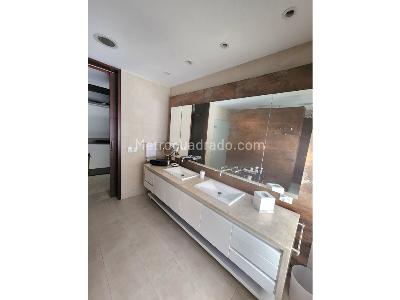 Apartamento de 3 alcobas en venta en El Refugio, Bogotá, 439 m² · foto 4 de 20
