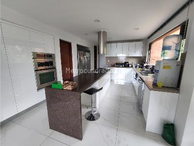 Apartamento de 4 alcobas en venta en Altos Del Retiro, Bogotá, 360 m² · foto 10 de 20