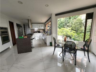 Apartamento de 4 alcobas en venta en Altos Del Retiro, Bogotá, 360 m² · foto 11 de 20