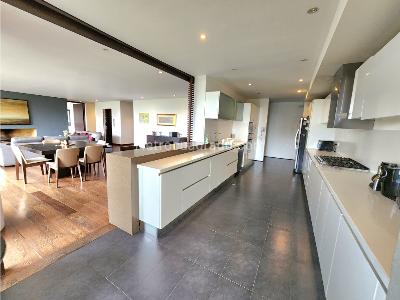 Apartamento de 3 alcobas en venta en Los Rosales, Bogotá, 295 m² · foto 2 de 20