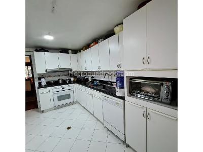 Apartamento de 3 alcobas en venta en Chico Reservado, Bogotá, 205 m² · foto 17 de 19