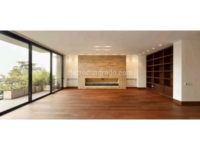 Casa de 4 alcobas en venta en El Refugio, Bogotá, 552 m² · foto 2 de 18