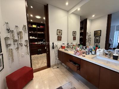 Apartamento de 3 alcobas en venta en Los Rosales, Bogotá, 305 m² · foto 11 de 15