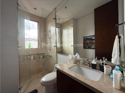 Apartamento de 3 alcobas en venta en Los Rosales, Bogotá, 305 m² · foto 14 de 15