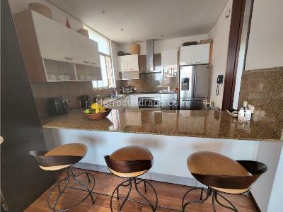 Apartamento de 3 alcobas en venta en El Refugio, Bogotá, 197 m² · foto 3 de 20