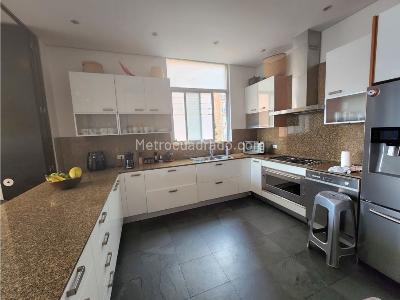 Apartamento de 3 alcobas en venta en El Refugio, Bogotá, 197 m² · foto 6 de 20