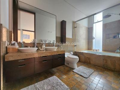 Apartamento de 3 alcobas en venta en El Refugio, Bogotá, 197 m² · foto 11 de 20