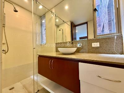 Apartamento de 2 alcobas en venta en El Refugio, Bogotá, 165 m² · foto 4 de 17