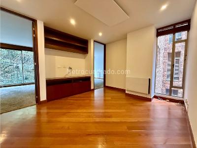 Apartamento de 2 alcobas en venta en El Refugio, Bogotá, 165 m² · foto 5 de 17