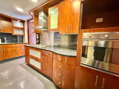 Apartamento de 2 alcobas en venta en El Refugio, Bogotá, 165 m² · foto 10 de 17