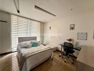 Apartamento de 3 alcobas en venta en La Cabrera, Bogotá, 235 m² · foto 15 de 16