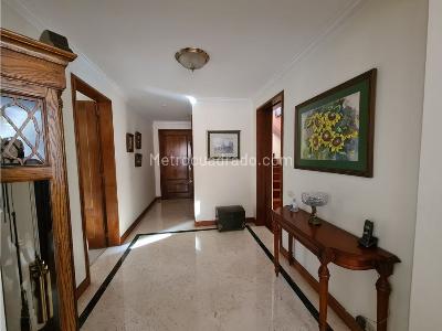 Apartamento de 4 alcobas en venta en Chico, Bogotá, 232 m² · foto 3 de 20