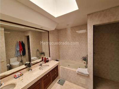 Apartamento de 4 alcobas en venta en Chico, Bogotá, 232 m² · foto 18 de 20
