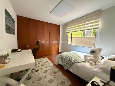 Apartamento de 3 alcobas en venta en Los Rosales, Bogotá, 185 m² · foto 14 de 15