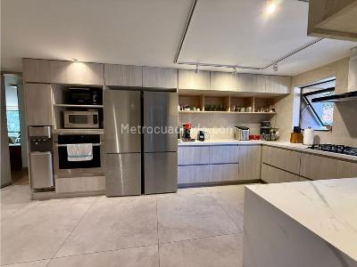 Apartamento de 4 alcobas en venta en El Nogal, Bogotá, 321 m² · foto 2 de 8